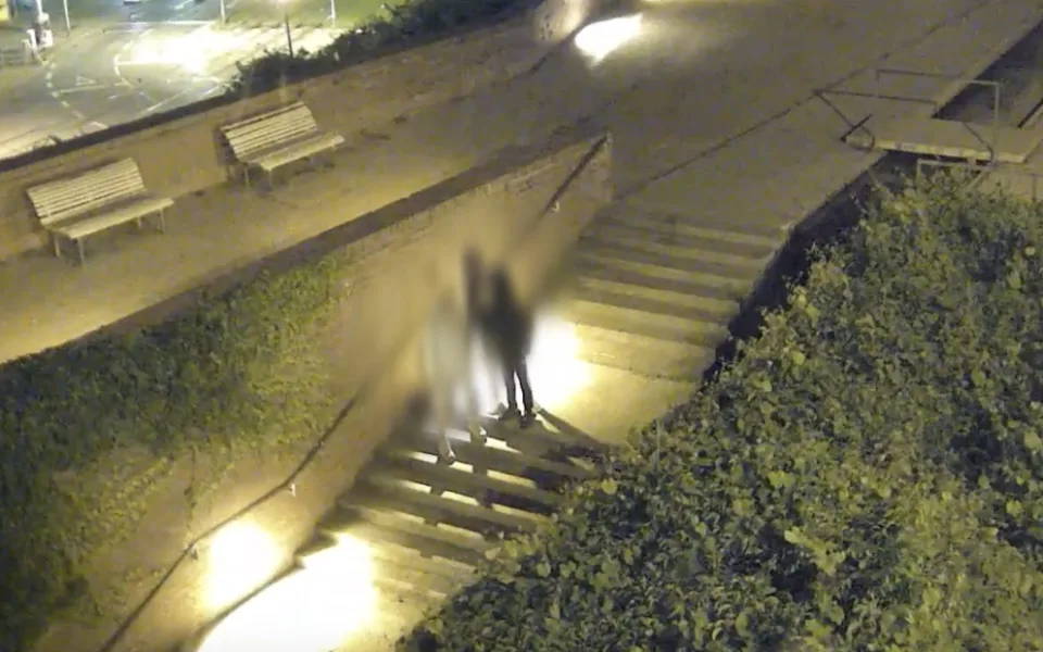 VIDEO: Normálně, vole, mě tady řezal a pak utekl, popsal muž napadený na Špilberku