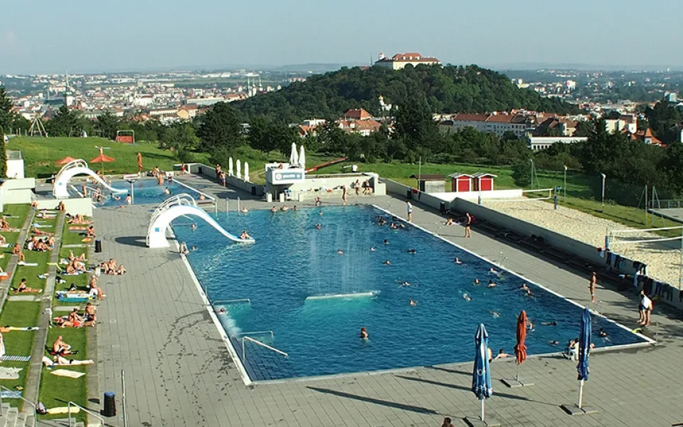 Podívejte se, kam a za kolik vyrazit na koupačku v Brně