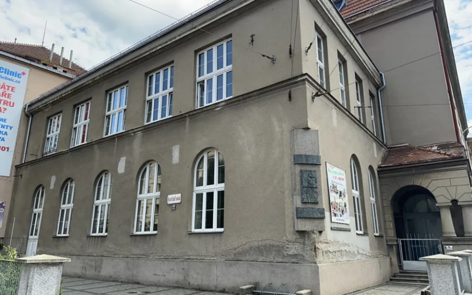 Ředitel mě k tématu šikany mezi žáky nenechal mluvit, tvrdí tělocvikář ZŠ Kotlářská