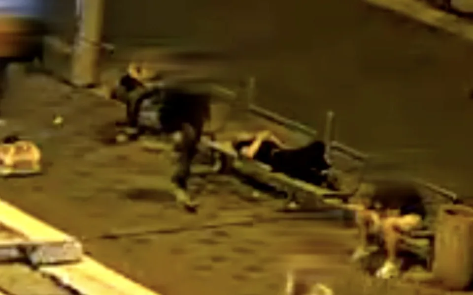 VIDEO: Žena v Brně ukradla muži telefon z kapsy, jinému vzala během hovoru dvoustovku z kapsy