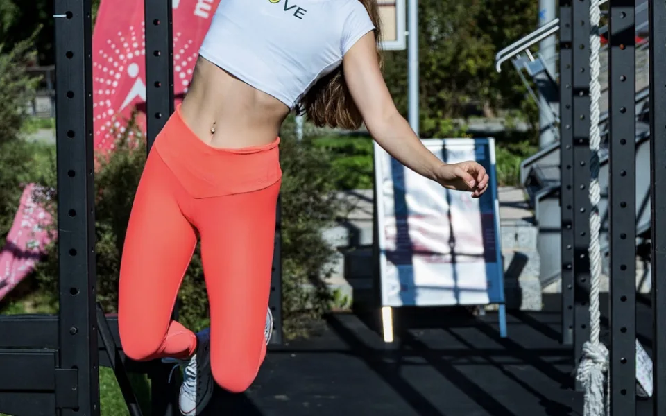 Těhotná cizinka zůstala zamčená na workoutovém hřišti v Brně