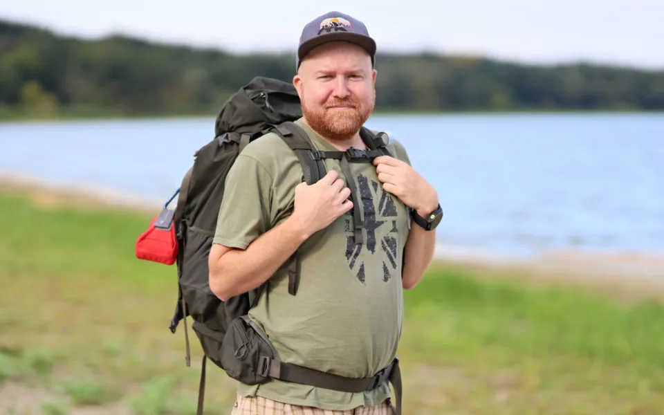 Břeclavan dnes vyrazil na charitativní pochod napříč Českem. Vybrané peníze pomohou dětem s autismem