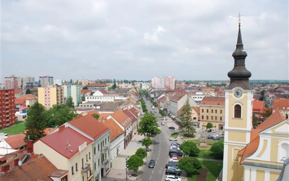 Nová tenisová hala v Hodoníně nevznikne. Město místo ní ale staví multifunkční hřiště
