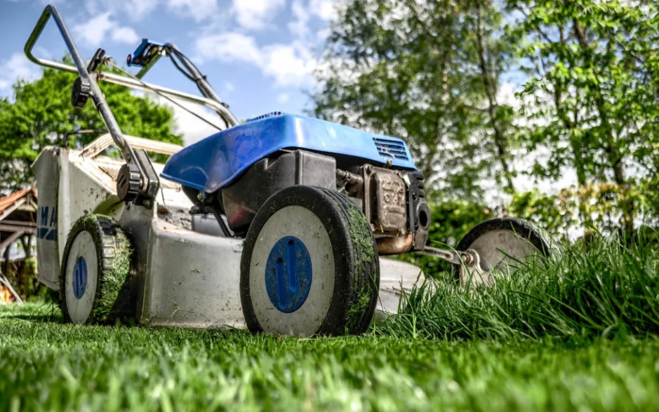 lawn-mower-384589_1280