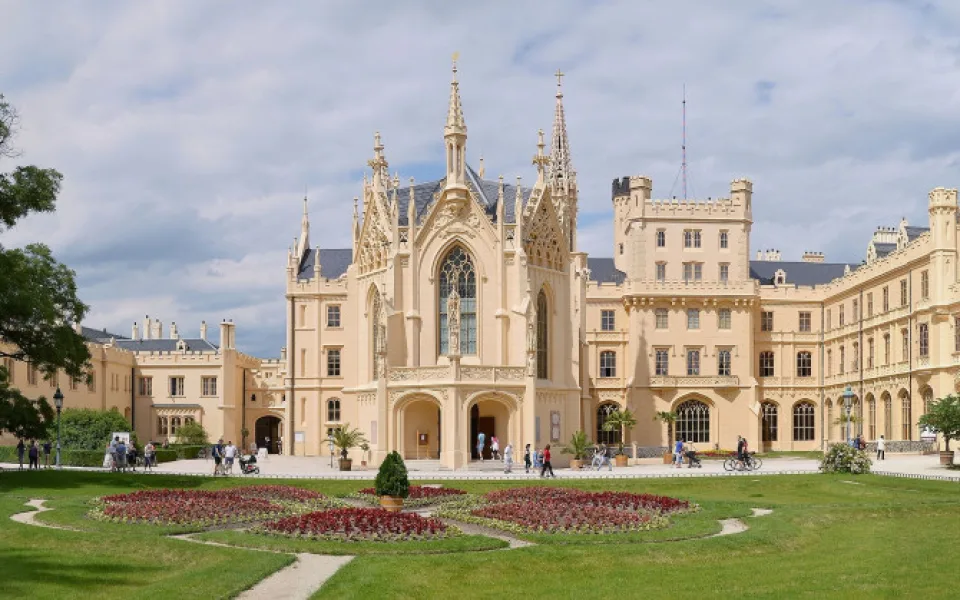 Mikulov i Lednici trápí příliš mnoho turistů. Dělali hluk a vykupovali místním pečivo
