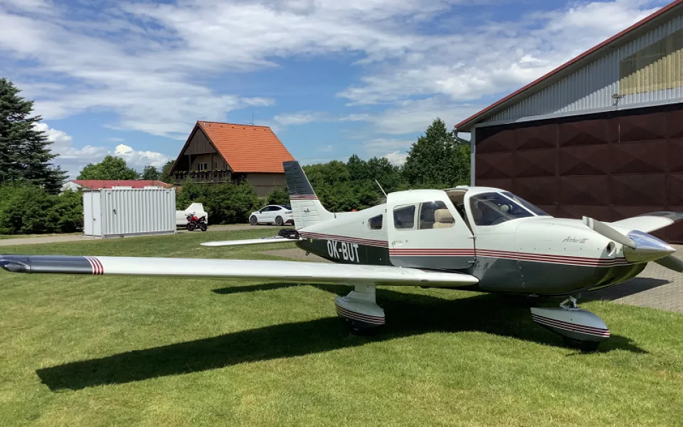Do Brna se hrnou studenti, kteří se chtějí stát piloty. Strojárna proto pořídila nové výcvikové letadlo