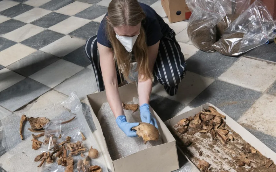 Archeologové našli ve Starém Brně neprozkoumanou hrobku. Zděná krypta údajně pochází z dob baroka