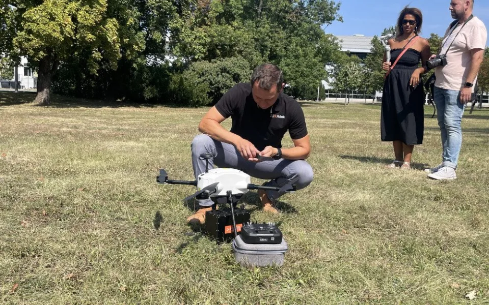 Po Brně by se mohly doručovat zásilky za pomocí dronů. Brněnský start-up plánuje službu otestovat již letos
