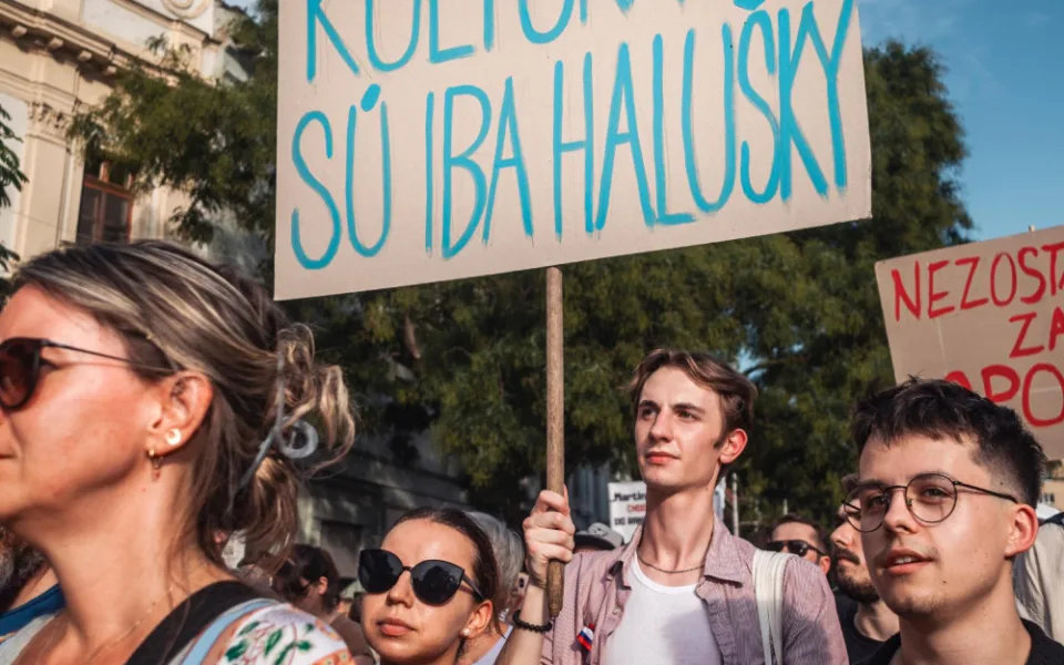 Slovensko, drž se. V Brně se na podporu kultury u sousedů sešlo několik stovek lidí