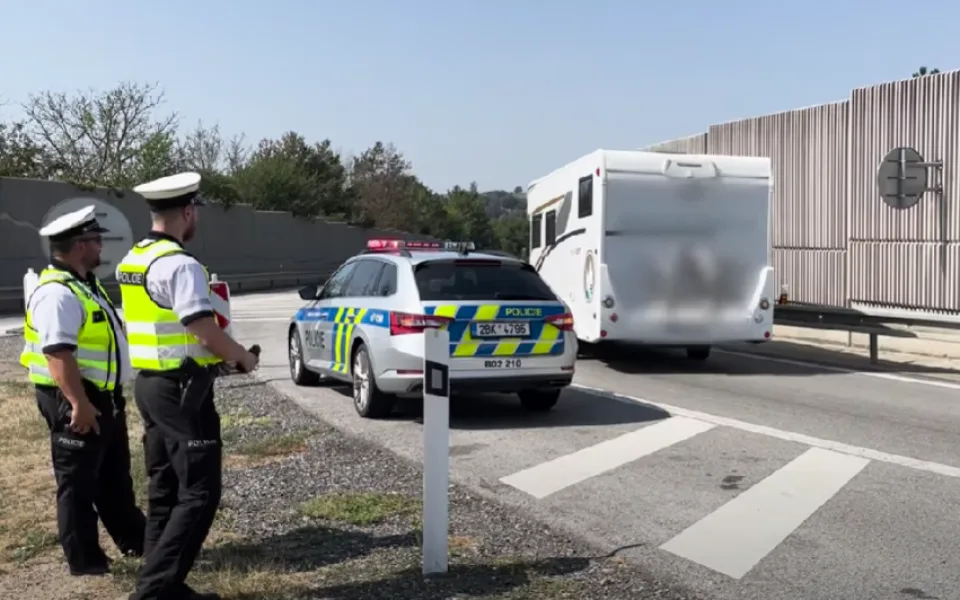 VIDEO: Policisté si o víkendu na jihu Moravy posvítí na řidiče. Dohlédnou na bezpečný návrat z prázdnin