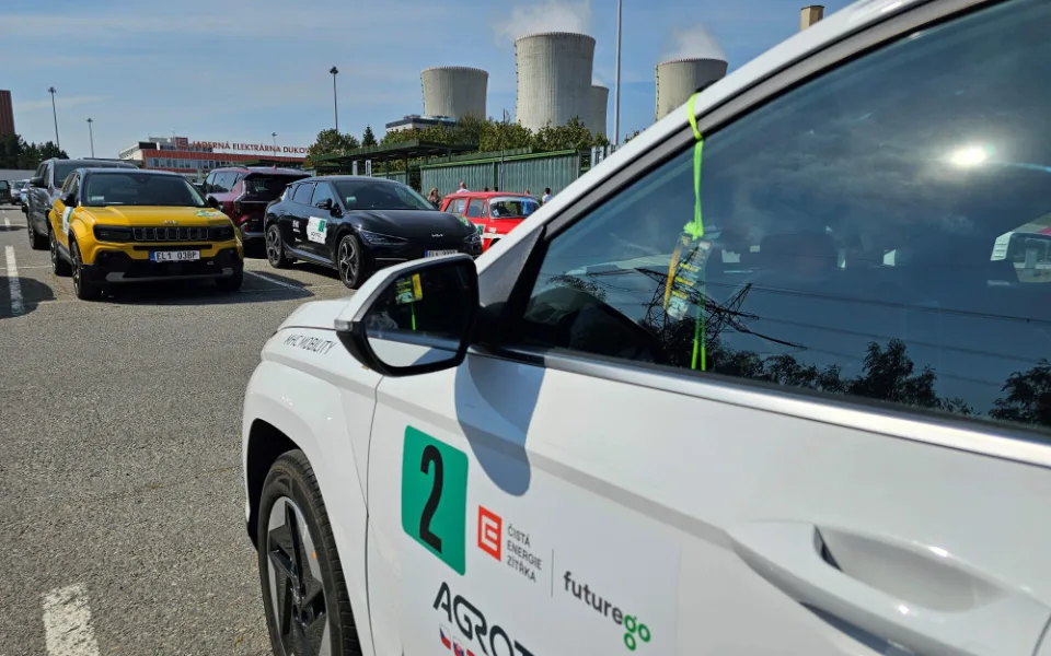 Přes Dukovany se prohnala EcoRally. Řidiči závodili v elektromobilech