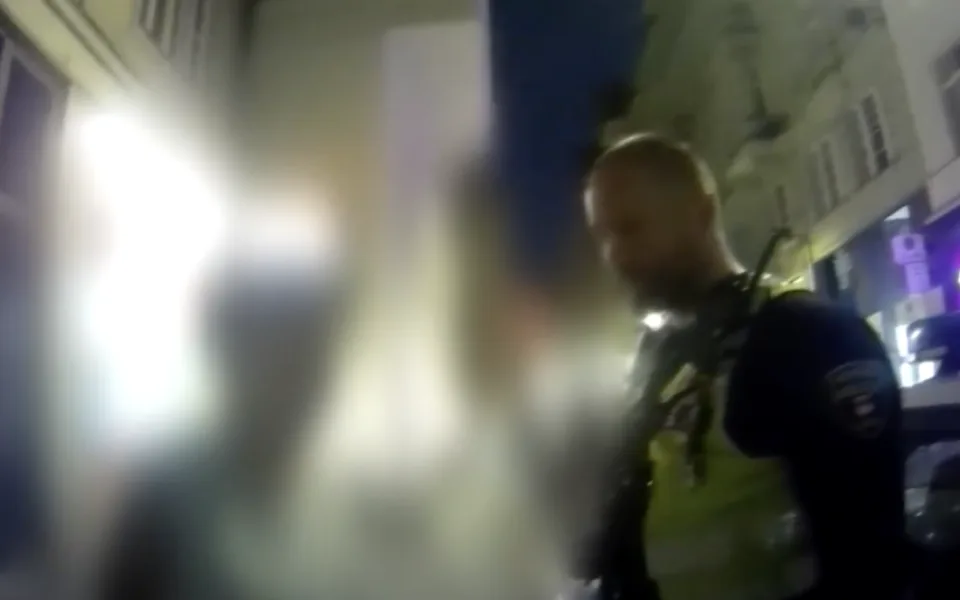 VIDEO: Jsem občanka Československa, zákony pro mě neplatí, tvrdila strážníkům žena v Brně