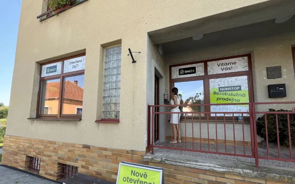Na Brněnsku otevřeli bezoobslužnou prodejnu. Ke vstupu lidem stačí tlačítkový telefon
