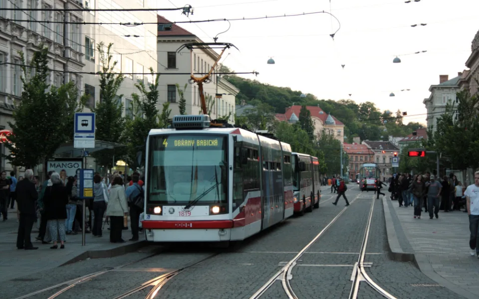 Cestování po Brně by měly zpříjemnit úpravy za více než 30 milionů. Město přispěje třeba na zastávkové přístřešky