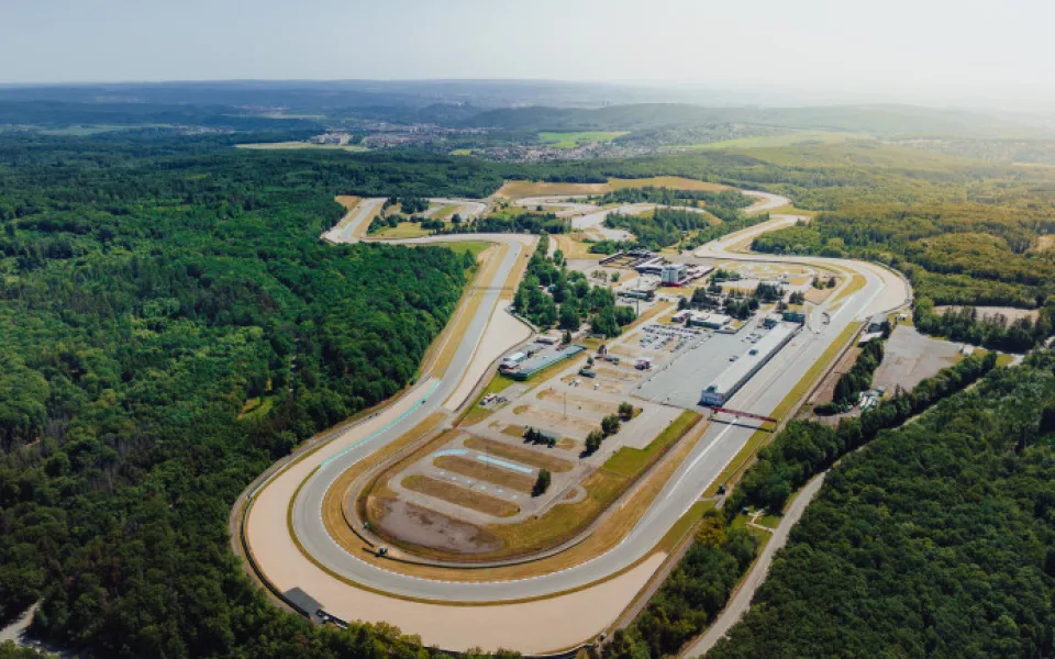 size3-16911470543176-60-masarykuv-okruh-ma-noveho-pana-navrat-moto-gp-je-ale-ve-hvezdach