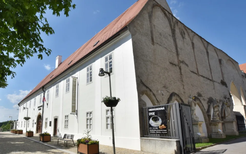 Jihomoravské muzeum ve Znojmě přestavělo budovu bývalé školy. Má v ní nový depozitář