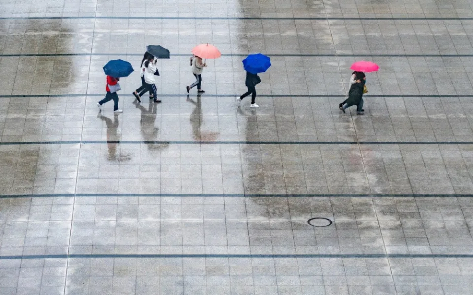 Nezapomeňte si zabezpečit domov, upozorňují v souvislosti s výstrahou meteorologů strážníci