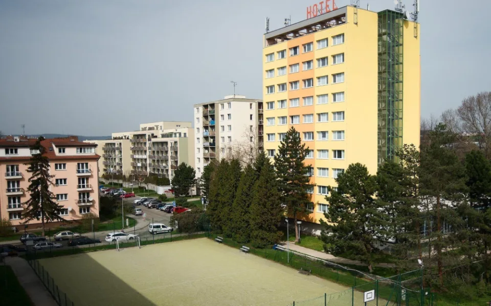 Studenti se museli evakuovat ze dvou kolejních budov v Komárově. Hrozí tam stoletá voda
