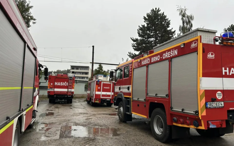 Hasiči na Brněnsku evakuovali 125 lidí z chatové osady. Voda zaplavila most a hrozilo odříznutí