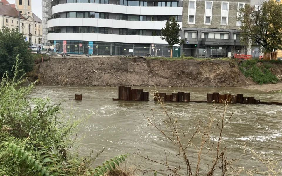 Voda nepřijde jako tsunami. S katastrofickým scénářem nepočítáme, uklidňuje Brňany hejtman Grolich