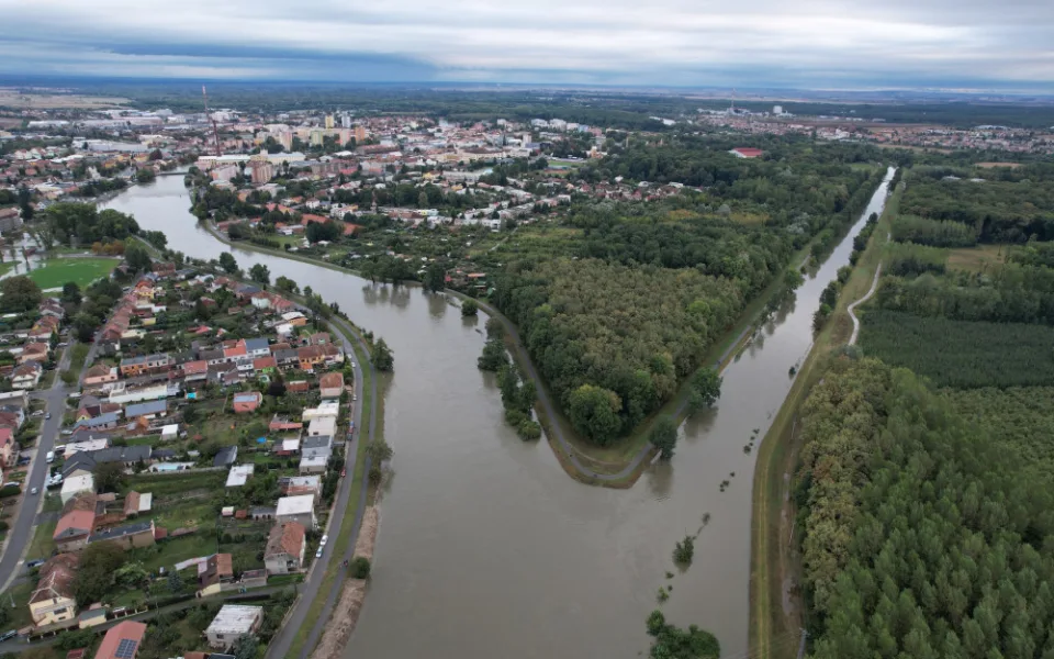 Policisté uzavřeli hraniční přechod Lanžhot-Brodské na Břeclavsku. Hrozí vylití řeky Moravy