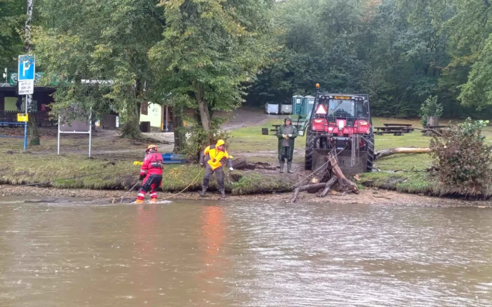 Povodí Moravy varuje před sesuvy břehů a pády stromů. Hrozí například na cyklostezkách