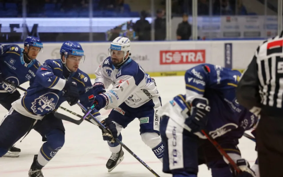 Kometa dostala na ledě Kladna dva góly v prvních pěti minutách. Prohrála 1:4