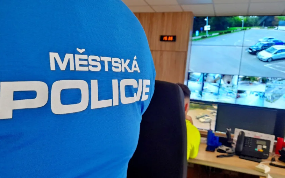 Po Vyškově se povalovaly stovky ostrých kovových součástek. Vypadávaly z pojíždějícího náklaďáku