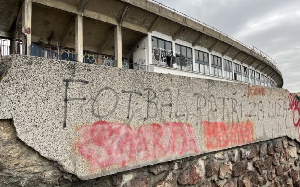 Konstrukce tribun stadionu Za Lužánkami nechá půjde k zemi, valy zůstanou