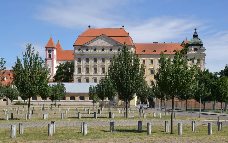 Loucký klášter ve Znojmě čeká rekonstrukce. Oprava štukových sálů vyjde město na více než dva miliony korun
