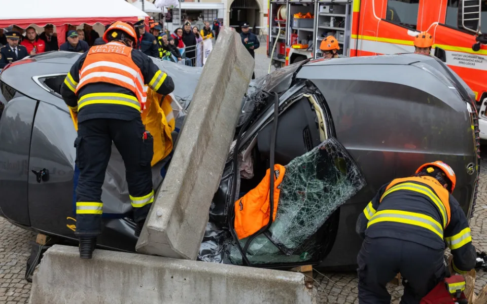 Do Vyškova přijeli hasiči z celého Česka, aby soutěžili ve vyprošťování. Brňáci skončili druzí