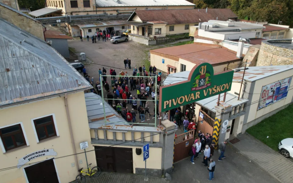 Stovky lidí zavítaly do vyškovského pivovaru. Prohlédli si areál a diskutovali o jeho budoucnosti