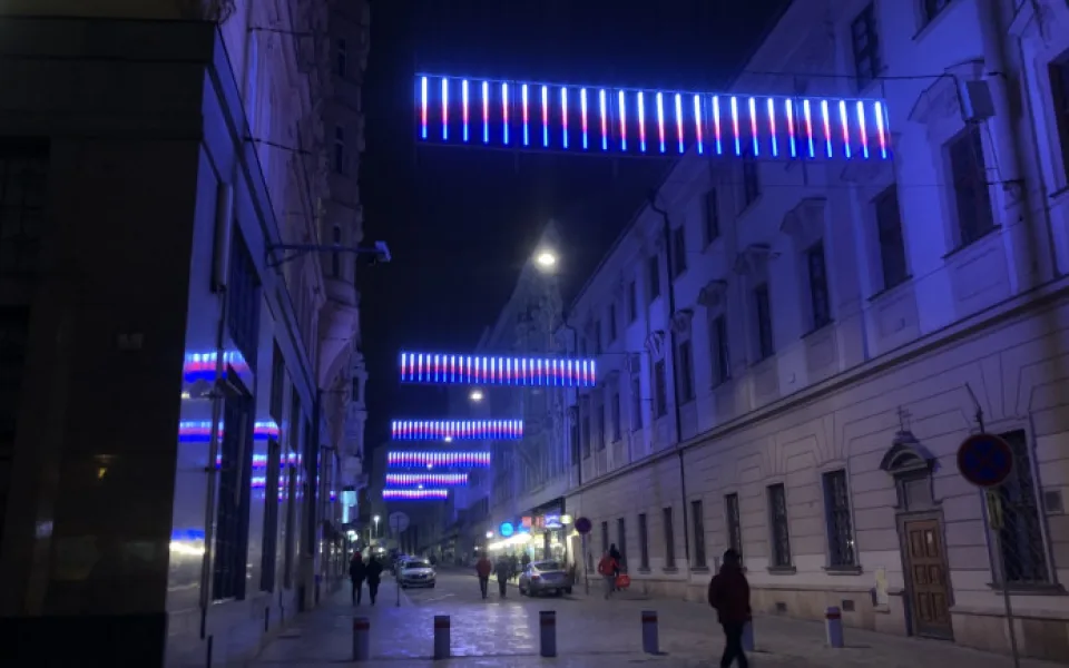 Brno se rozhodlo skoncovat s poruchovými girlandami. Dodavatel je odstraní a vrátí peníze