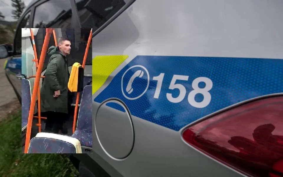 Policisté hledají muže, který v Brně poškodil zaparkovaný Mercedes. Prošel se po kapotě