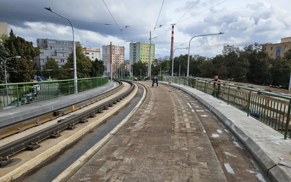 Vylepšení snižuje hluk a vibrace tramvají.