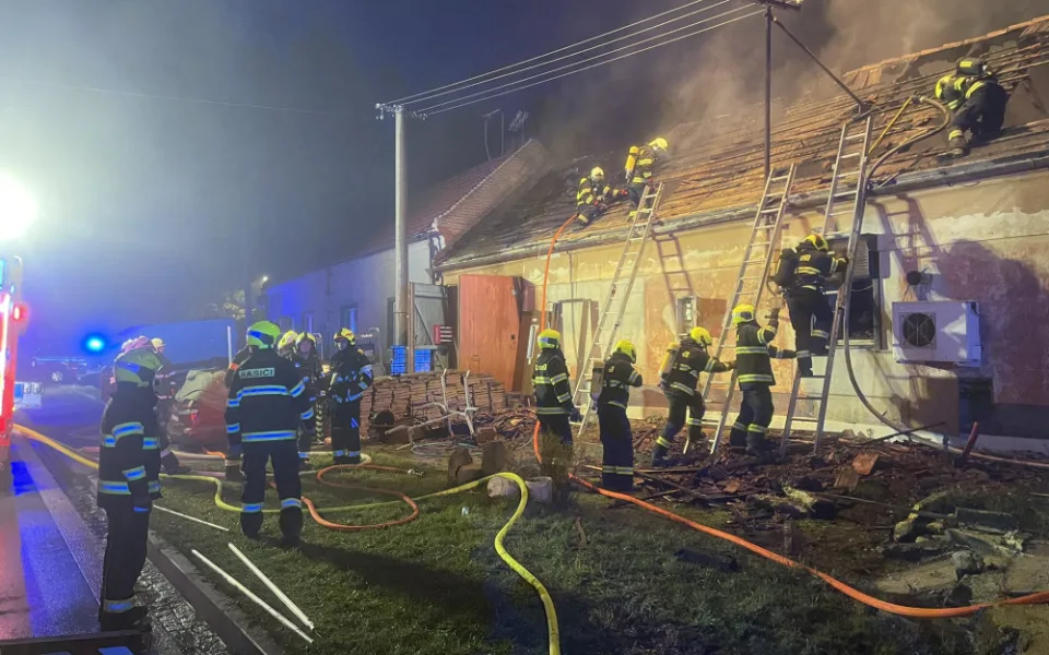 Na Hodonínsku v noci na sobotu hořela dílna. Škoda se vyšplhala na milion korun, nikdo se nezranil