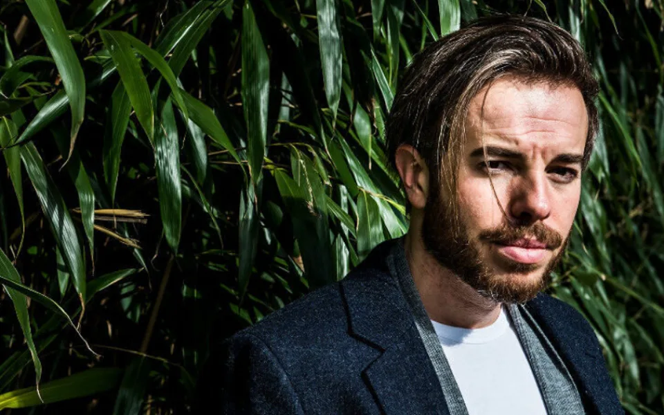 V Brně probíhá knižní festival. Autor thrillerů Cole plnému sálu čtenářů popsal svou klikatou cestu k psaní