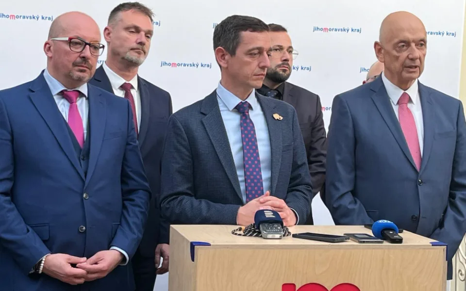 Hejtmanem Jihomoravského kraje byl opět zvolen Grolich. Prioritou bude oprava silnic, řekl