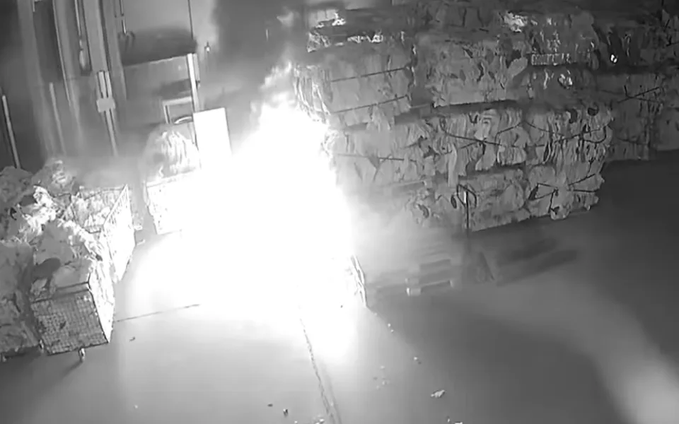 VIDEO: Policisté dopadli muže, který v září zapálil boskovickou halu s oblečením