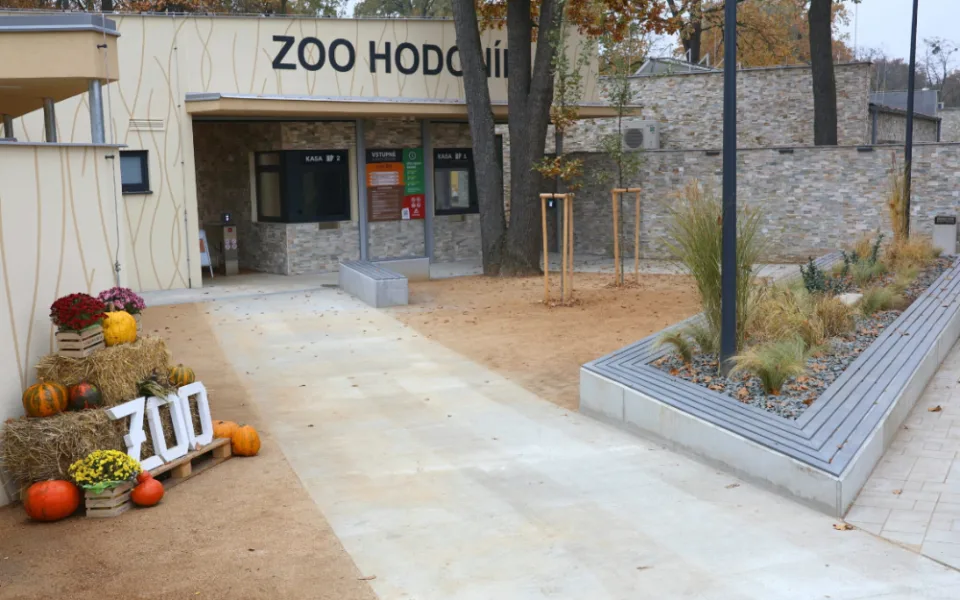 Zoo Hodonín má nový vstupní areál. Chystá se obnovení útulku a akvarijní pavilon
