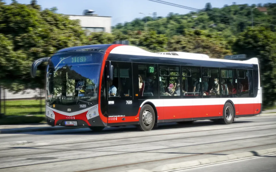 Brněnský dopravce vybaví vozy speciálními kamerami.  Zařízení spočítá cestující při nástupu a výstupu