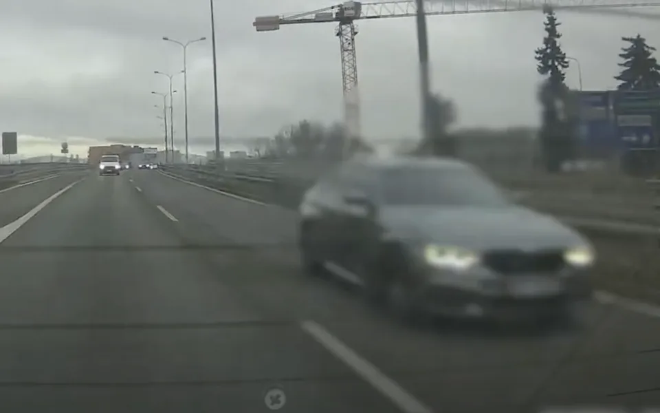VIDEO: Mladý řidič na drogách letěl na osmdesátce skoro o stovku rychleji