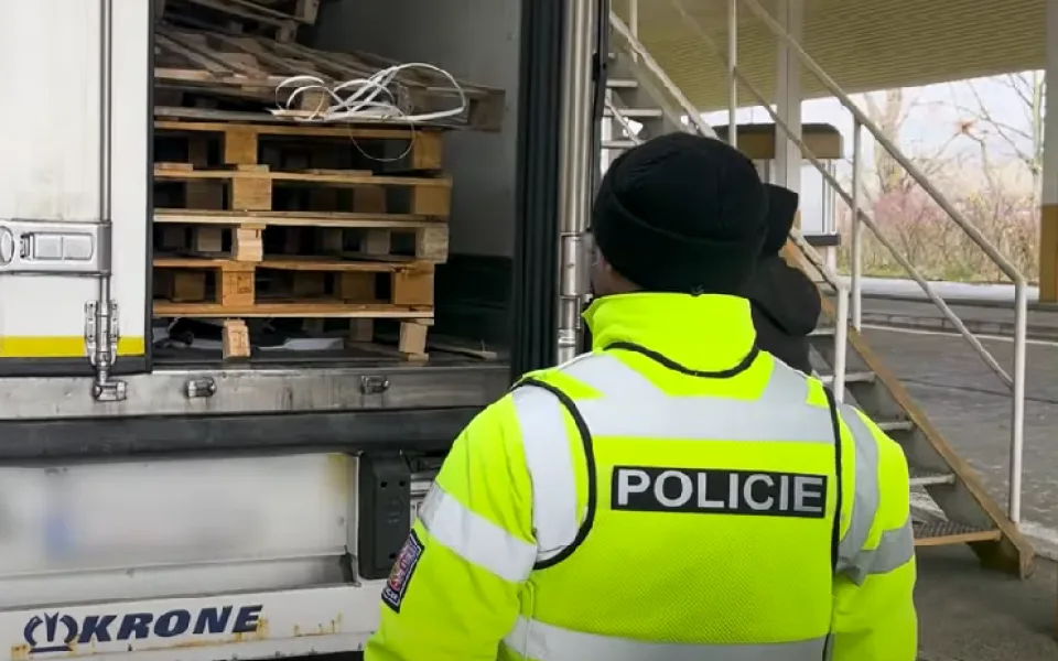VIDEO: Policisté kontrolovali hranice s Rakouskem. Zaměřili se na migranty, žádného neodhalili