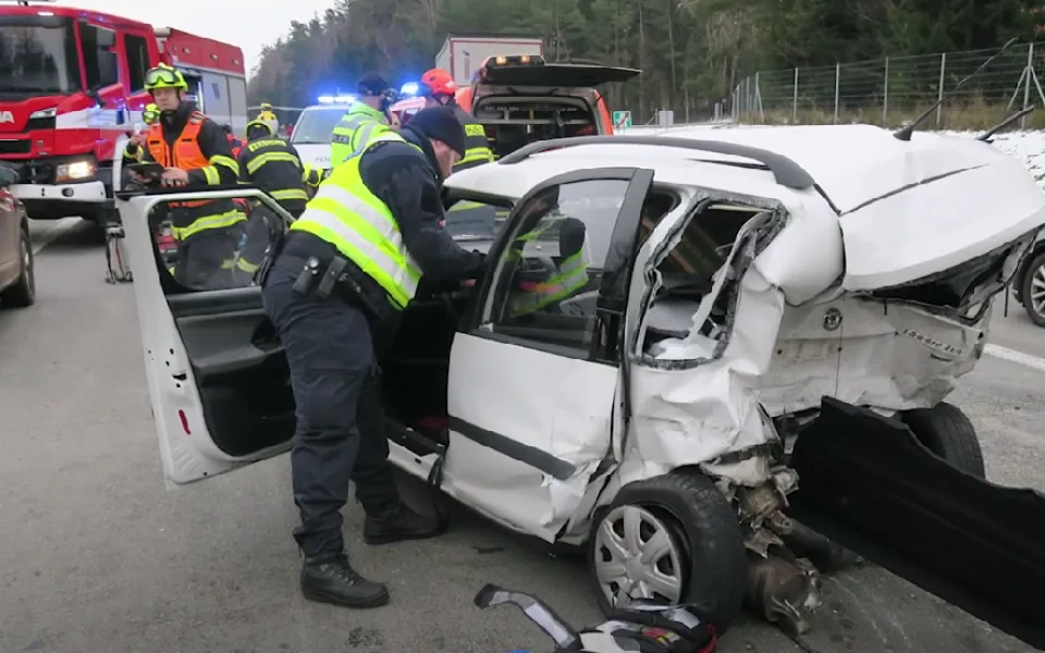 VIDEO: Chvilka nepozornosti stačí k vážné nehodě. Policisté zveřejnili záběry z dálnice D1 u Brna
