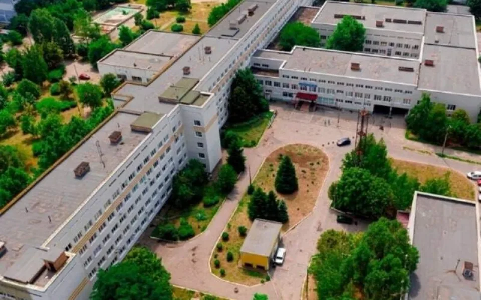 Brněnská neziskovka pořádá sbírku na solární elektrárnu pro ukrajinskou nemocnici. Dárci poslali přes 900 tisíc korun