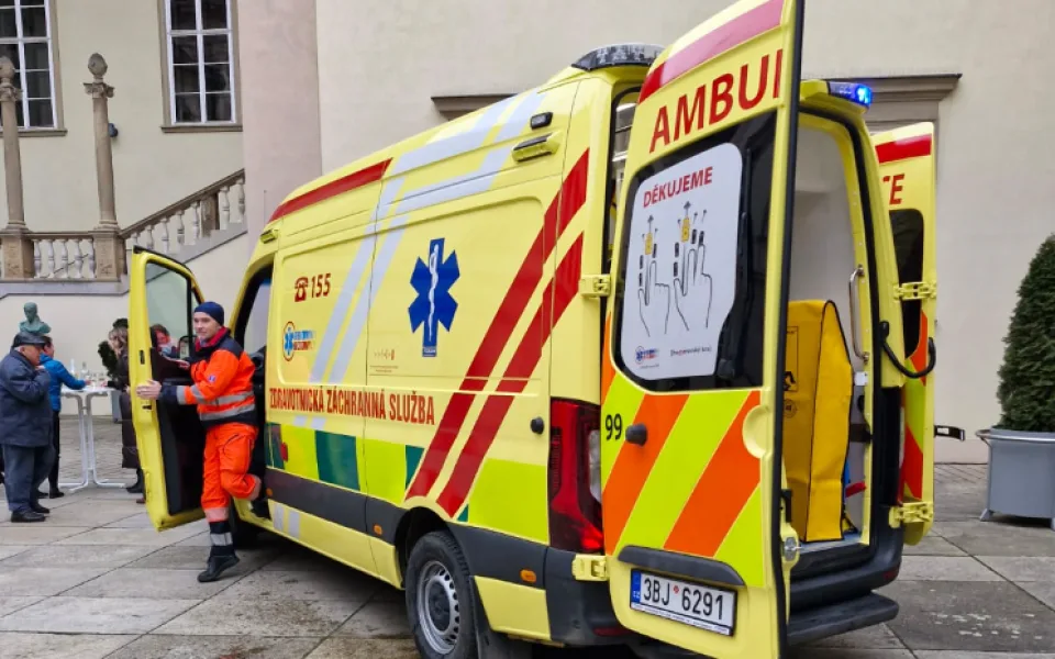 Jihomoravští záchranáři dostali sanitku pořízenou z brněnských dotací. Bude soužit na základně Ponava