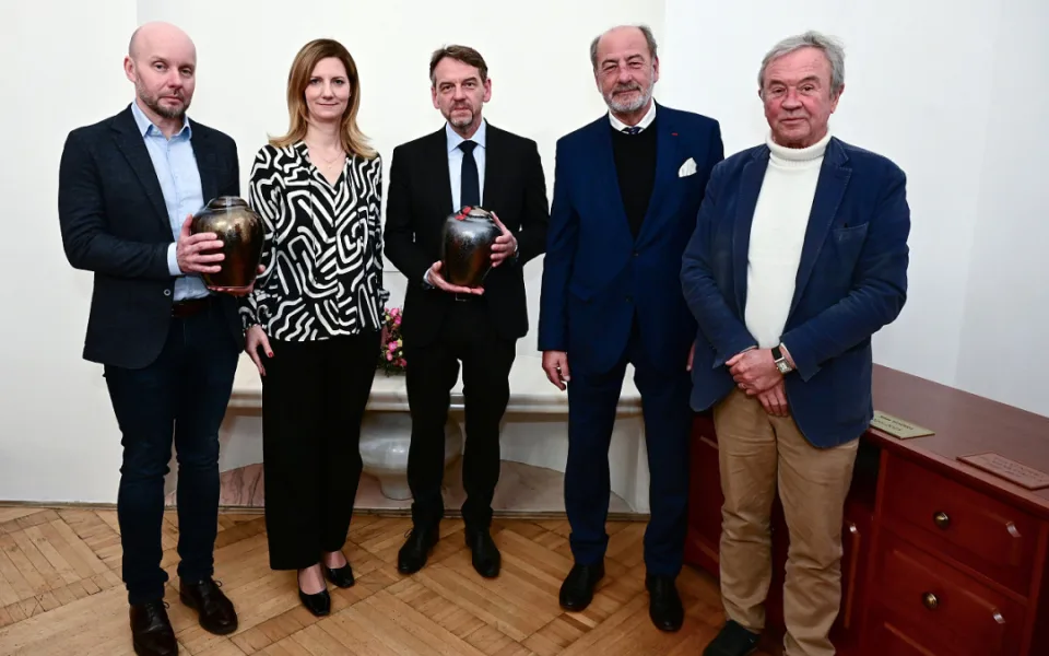zprava: Antoine Gallimard, Michal Fleischmann, Tomáš Kubíček, Markéta Vaňková, Miroslav Balaštík