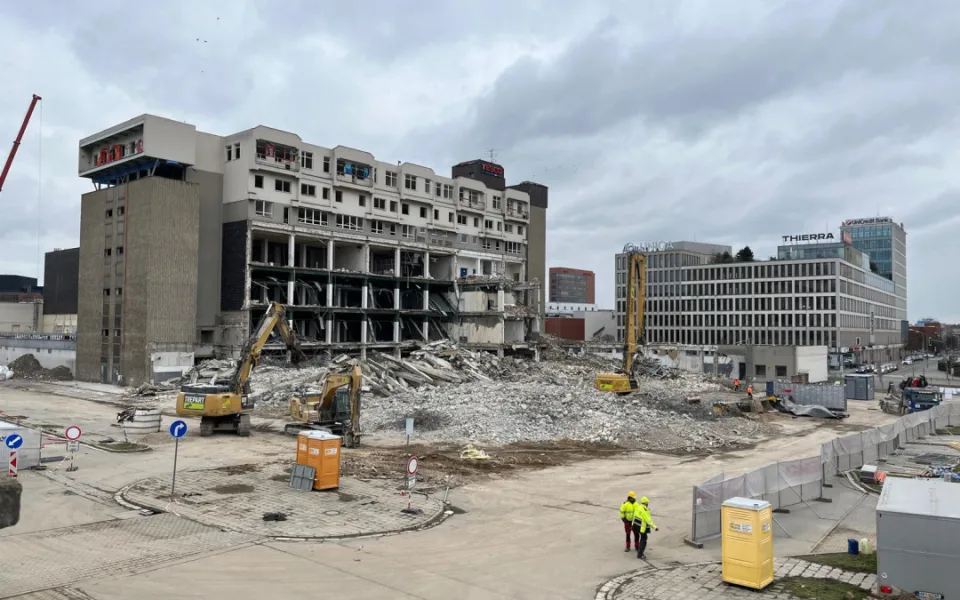 FOTOGALERIE: Bývalý Prior mizí Brňanům před očima. Podívejte se, jak postoupila demolice