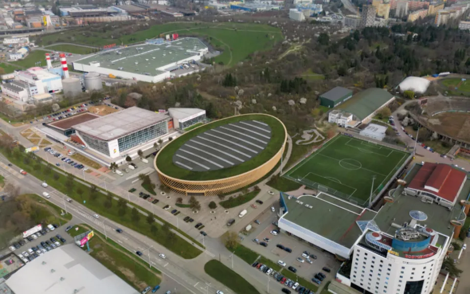 POLITICKÁ KORIDA: Dobrá investice, nebo drahý kočkopes? Zastupitelé hodnotí novou halu