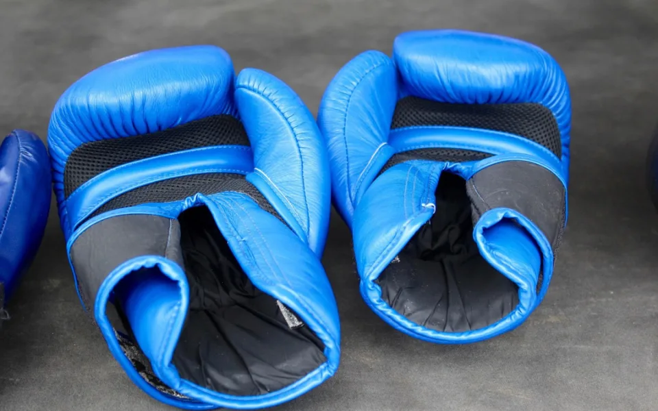 Brněnský galavečer boxu se neobešel bez zranění. Ta utrpěl divák i záchranář